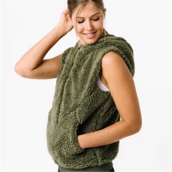 Zyia Active Cozy Olive Green Hooded Sherpa Teddy Vest Size Medium - Picture 4 of 11
